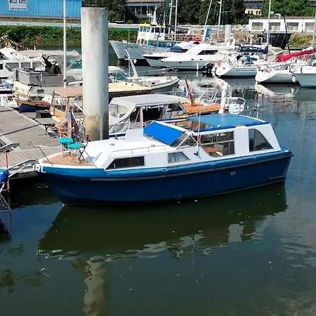 Bateau Pearl
